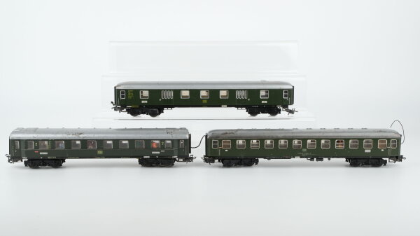 Märklin H0 Konvolut 2 Personenwagen 2.Kl. grün beleuchtet, 1 Packwagen grün beleuchtet, DB (Beleuchtung ungetestet)