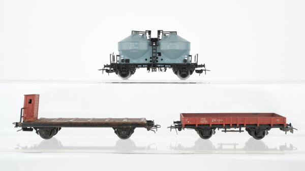 Unbekannt H0 Konvolut 1 Silowagen grau, 1 Niederbordwagen braun, 1 Flachwagen mit Bremserhaus DR