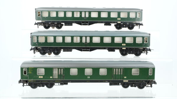 Trix H0 Konvolut 1 Packwagen grün, 2 Personenwagen 1./2.Kl. beleuchtet 3-Leitersystem DB (ungetestet)