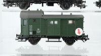 Märklin H0 Konvolut 2 Personenwagen 2.Kl. grün, 2 Personenzugbegleitwagen grün DB (Abbruch)