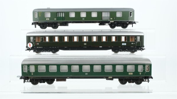 Trix H0 Konvolut 1 Personenwagen 1/2.Kl. mit Beleuchtung, 1 Abteilwagen 2.Kl., 1 Packwagen DB (Beleuchtung ungetestet)