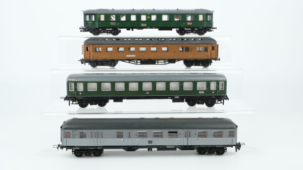 Unbekannt H0 Konvolut Personenwagen 1. Kl., 2 Personenwagen 2. Kl., Speisewagen Mitropa/DB/DR (Abbrüche)