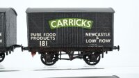 Unbekannt H0 Konvolut 4 gedeckte Güterwagen ("Carricks New Castle & Low Row" / "J & W Stuart Musselburgh")