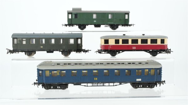 Unbekannt H0 Konvolut Personenwagen 2. Kl. 4-achsig, Personenwagen 2-achsig, Schienenbus, Gepäckwagen DB/DR