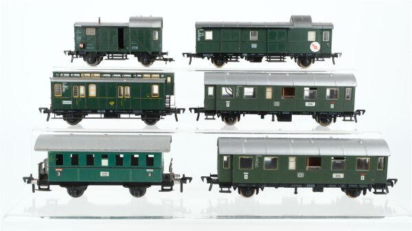 Fleischmann H0 Konvolut 2 Personenwagen 1.Kl., Personenwagen 3.Kl., Packwagen, Postwagen Personenzugbegleitwagen DB/u.a. (Abbruch)