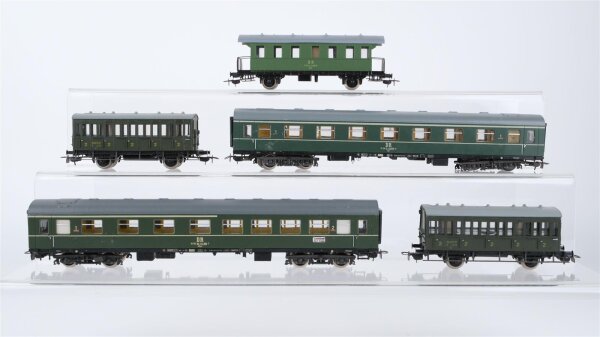 Piko H0 Konvolut 2 Abteilwagen 1.Kl. 4-achsig grün, 2 Abteilwagen 2.Kl. grün, Personenwagen grün DR/SNCF