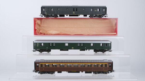 Rivarossi H0 Konvolut Postwagen grau, Packwagen grün, Abteilwagen 1.Kl. braun FS/DB