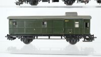 Märklin H0 Konvolut 2 Personenwagen 2.Kl. grün, 2 Packwagen "4003" grün, Blech, Nebenbahn