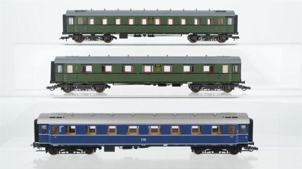 Liliput H0 Konvolut Abteilwagen "11 034" 1.Kl. grün, Abteilwagen "16 244" 3.Kl. grün, Abteilwagen 2.Kl. blau, DR/DB