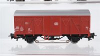 Märklin H0 Konvolut 1 Schotterwagen, 2 gedeckete Güterwagen, 1 offener Güterwagen mit Holzladung und Bremserhaus, 1 Niederbordwagen 2 achsig DB