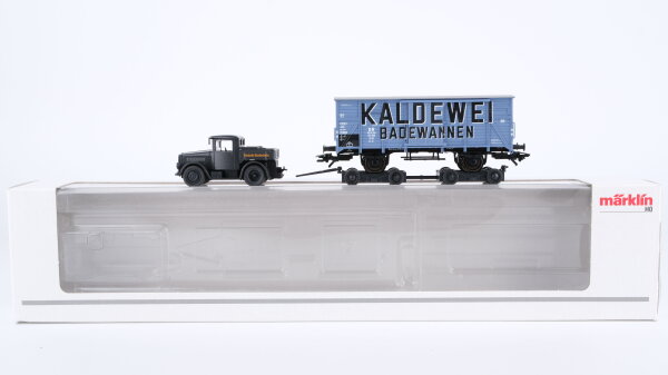 Märklin H0 48822 Gedeckter Güterwagen (Güterwagen Kaelble-LKW 2x Strassenroller) G 10 der DB