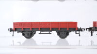 Fleischmann H0 Konvolut 4 Niederbordwagen, 2 Niederbordwagen mit Ladung, 2 achsig DB (1 Trittbrett abgebrochen)