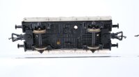 Fleischmann H0 Konvolut 4 Niederbordwagen, 2 Niederbordwagen mit Ladung, 2 achsig DB (1 Trittbrett abgebrochen)