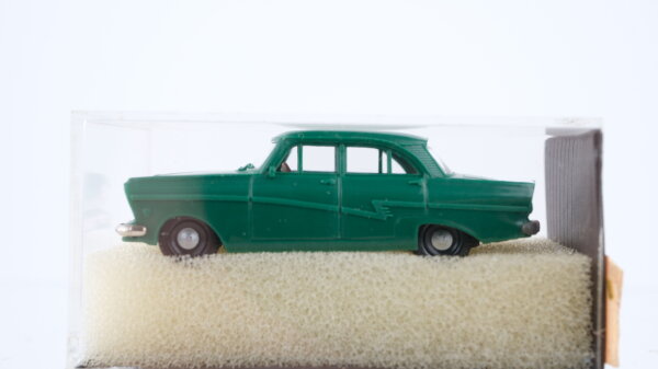 Brekina H0 1901 Ford Taurus grün