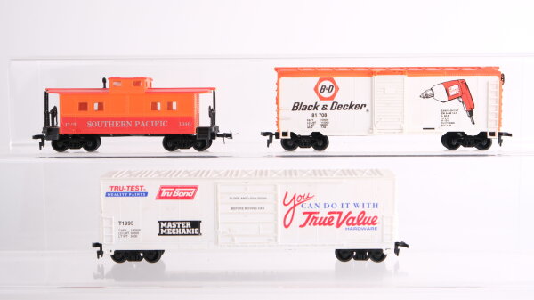 Life-Like Trains H0 Konvolut US Caboose, gedeckter Güterwagen "Black & Decker", "True Value Hardware", 4-achsig Southern Pacific u. a.
