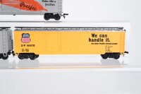 Unbekannt H0 Konvolut US Güterwagen "Rides like a Feather", "We can handle it", 4-achsig W.P./ UP