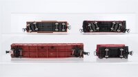 Fleischmann/Pocher/Unbekannt H0 Konvolut US Caboose, Caboose 4-achsig, Mittelbordwagen 4-achsig, gedeckter Güterwagen 4-achsig N&W/ V&T u. a. (eine Kupplung unvollständig)