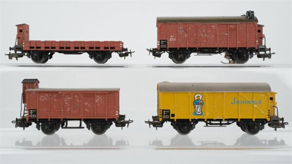 Märklin H0 Konvolut gedeckter Güterwagen "312" braun, Niederbordwagen mit Bremserhaus, gedeckter Güterwagen mit Bremserhaus und Zugschluss "320", Bananenwagen mit Bremserhaus "324 Jamaica" (Beleuchtung ungetestet)