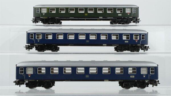 Märklin H0 Konvolut 2 Personenwagen 1.Kl. blau, Personenwagen 1.Kl. grün DB