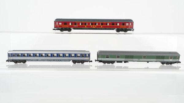 Minitrix N Konvolut Schnellzugwagen 2. Kl. Schlafwagen "DSG" Gepäckwagen DB