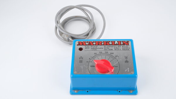 Märklin 6631 Transformator 30VA hellblau, mit leichten Kratzern (älteres Modell)