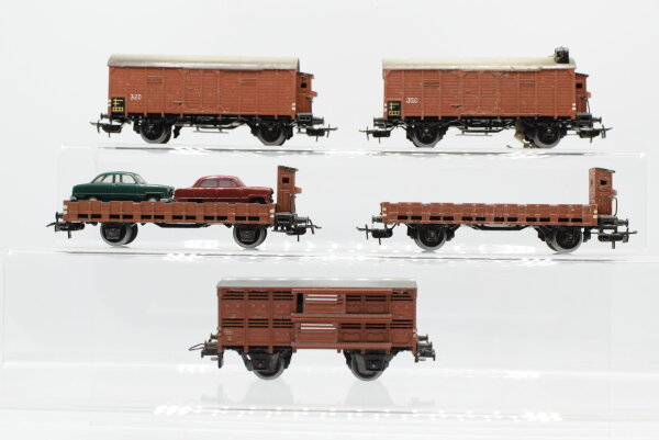 Märklin H0 Konvolut gedeckte Güterwagen Tiertransportwagen Niederbordwagen mit Bremserhaus teilbeladen DB u.a.