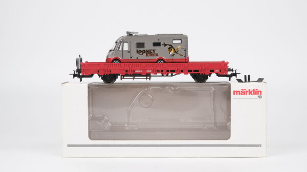 Märklin H0 48611 Niederbordwagen mit Hymer Wohnmobil "Looney Tunes" (Jahreswagen 2011)