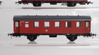 Unbekannt H0 Konvolut Personenwagen grün, Personenwagen rot, Packwagen rot, Personenwagen beige/rot DB/DR