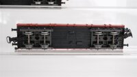 Märklin H0 Konvolut Niederbordwagen, Niederbordwagen mit Plane "Märklin", Niederbordwagen mit 2 Baumaschienen DB