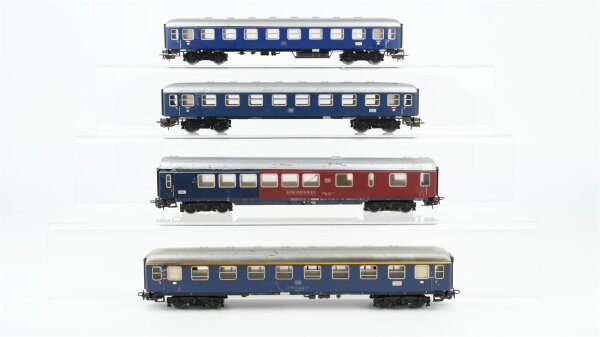 Märklin H0 Konvolut 3 Personenwagen 1.Kl. blau, 1 Personewagen mit Speiseraum 1.Kl. blau/rot beleuchtet DB (ungetestet)