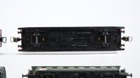 Trix H0 Konvolut Abteilwagen 3.Kl. beige/rot, Abteilwagen 3.Kl. grün, Personenwagen 3.Kl. grün, Schienenbus-Beiwagen 2.Kl. rot