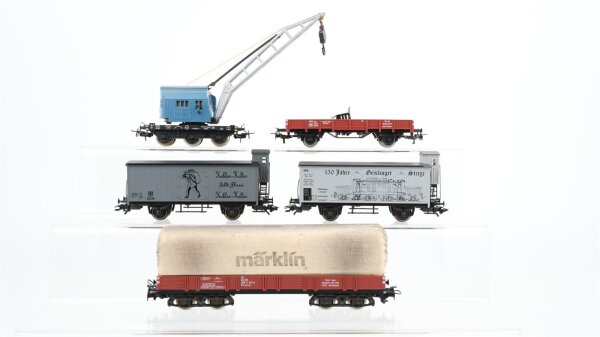 Märklin H0 Konvolut Kranwagen "Krupp-Ardelt" & Kranschutzwagen, Niederbordwagen mit Plane "Märklin" 2 gedeckte Güterwagen mit Bremserhaus DB/u.a.