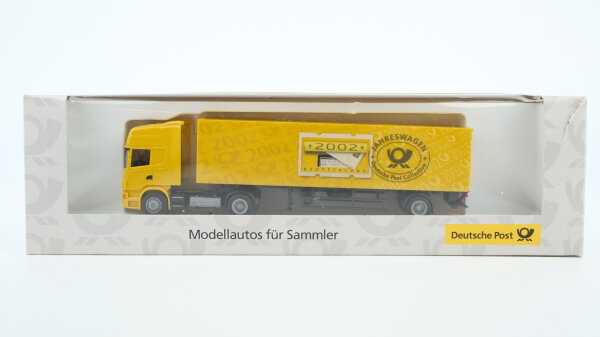 AMW H0 006734 Scania Sattelzug "Deutsche Post Jahreswagen 2002", 1.87