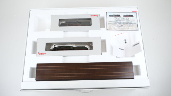 Märklin H0 31021 Dampflokomotiv-Packung "Stuttgarter Bahnhof" BR K 1806 & C 2031 K.W.St.E. Wechselstrom Digital Sound mfx