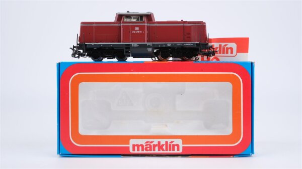 Märklin H0 3072 Diesellok BR 212 215-8 DB Wechselstrom