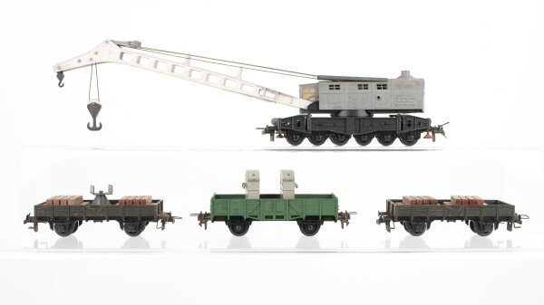 Fleischmann H0  Konvolut Kranwagen mit Kranschutzwagen Niederbordwagen mit Holz und Gegengewichten DB (Kurbel fehlt)