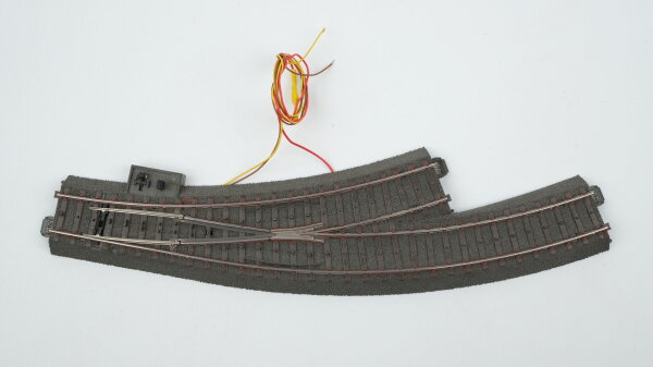 Märklin H0 24671 Bogen-Weiche links R1 = 360 mm 30° (mit Antrieb und Weichendecoder) (Farbreste)