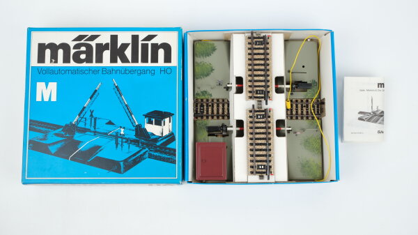 Märklin H0 7192 Vollautomatischer Bahnübergang mit Gleisstücken (blaue Verpackung)