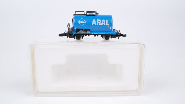Märklin Z 8613 Kesselwagen mit Bremserbühne "ARAL" DB