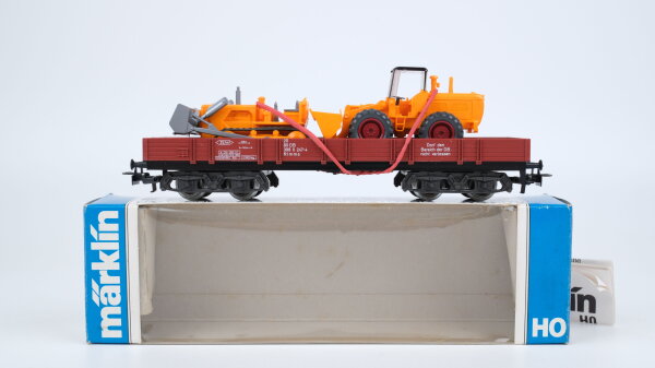 Märklin H0 4474 Niederbordwagen mit Wiking Schaufellader und Raupe DB