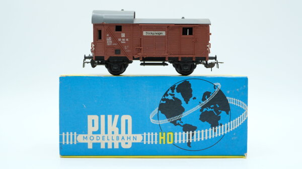 Piko H0 143-015 Gedeckter Güterwagen mit Bremswagen Gwhu DR