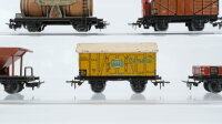Märklin H0 Konvolut Schotterwagen "367" Hochbordwagen "365" gedeckter Güterwagen "382" Niederbordwagen "364" Weinfasswagen