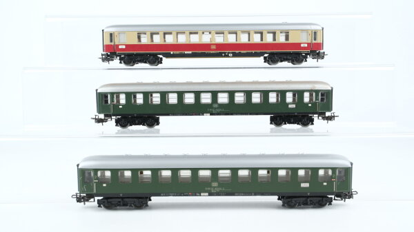 Märklin H0 Konvolut Personenwagen 2.Kl. grün Personenwagen "TEE" 1.Kl. DB
