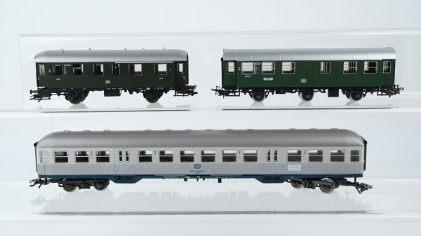 Märklin H0 Konvolut Personenwagen "Silberling" 2.Kl. Umbauwagen mit Stückgutabteil Personenwagen 1./2.Kl. DB