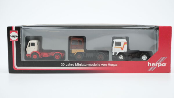 Herpa H0 289528 3 Zugmaschinen, 30 Jahre Miniaturmodelle