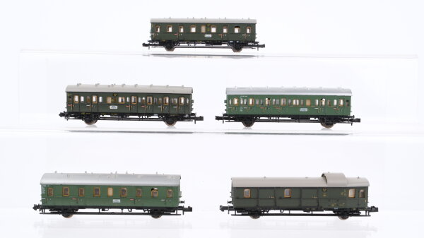 Minitrix N Konvolut Abteilwagen 2./3. Kl. Gepäckwagen DR u.a.