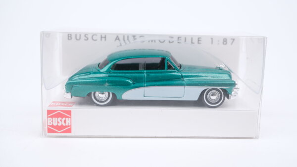 Busch H0 44723 Amerikanische Limousine "Deluxe" grün metallic