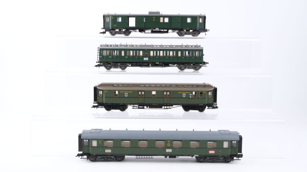 Fleischmann u.a. H0 Konvolut Abteilwagen 1./3. Kl. Postwagen Gepäckwagen DR