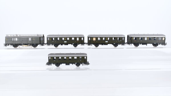 Märklin H0 Konvolut Umbauwagen 2./3. Kl. Postwagen DR (teilweise zusammenhängend)
