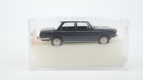 Brekina H0 2203 BMW 2000 dunkelblau